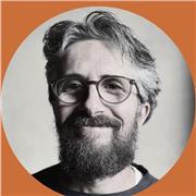 Oltre 20 anni di esperienza per lezioni di pianoforte jazz e chitarra personalizzate, da remoto e a domicilio in Pavia.